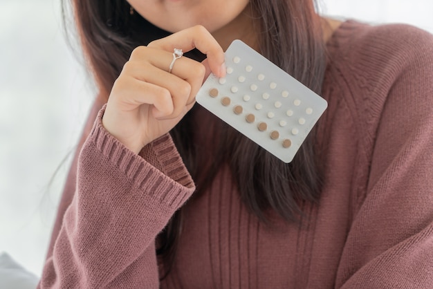 Противозачаточные таблетки: их эффективность и защита организма